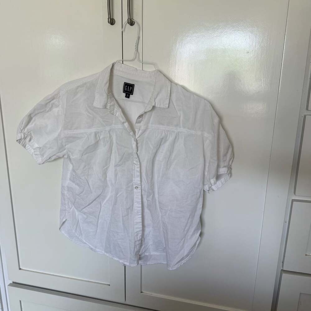 Gap White Short Sleeve Shirred Yoke Button Up Shirt Size M